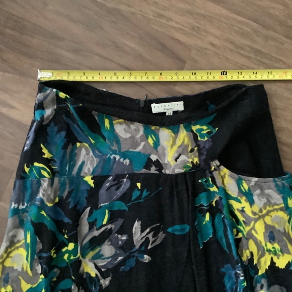 Essential asymmetrical 100% wool skirt - Picture 9 of 11